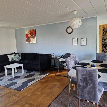Villa Med Egen Parkering. Moejlighet Att Boka Fran 1 Och Upp Till 5 Personer. Örebro Exterior foto